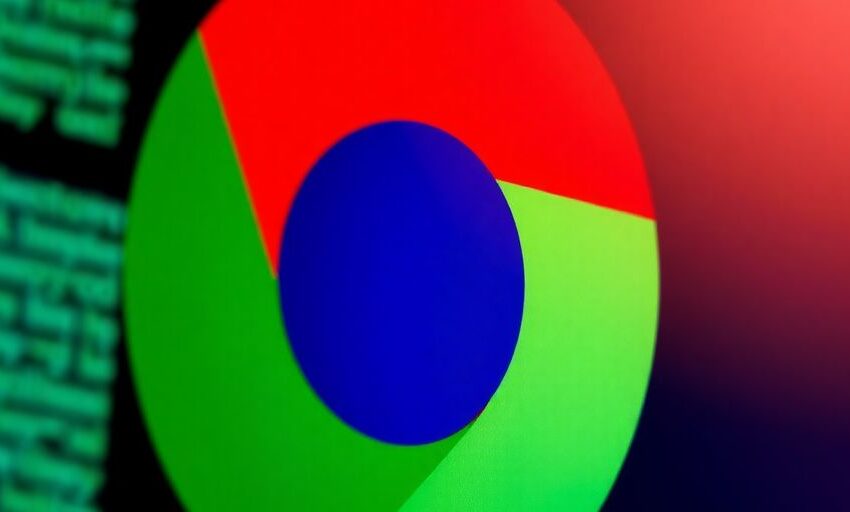 Google Chrome Logo mit Warnsymbol auf einem Bildschirm