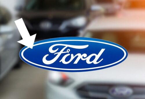 Ford-Logo mit fallendem Pfeil