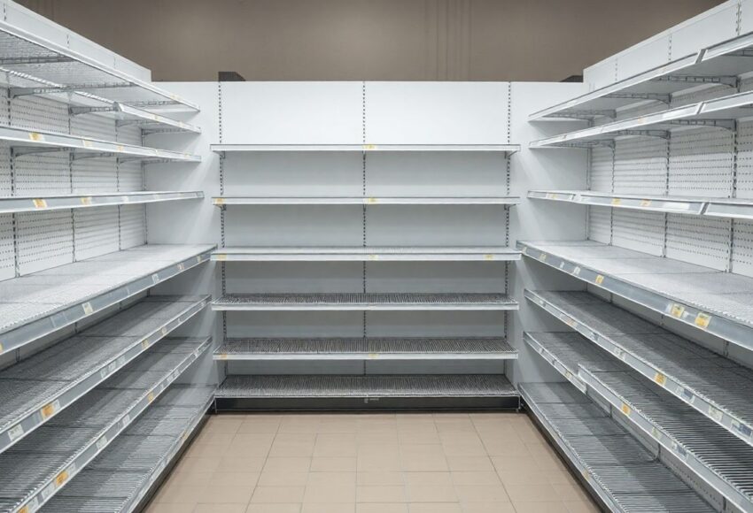 Leere Supermarktregale in NRW