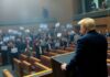 Trump unterbricht Rede wegen Protest in Knesset.